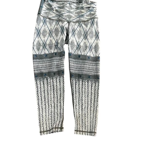 Niyama Sol capris dark blue and white patterned size medium - Picture 1 of 4